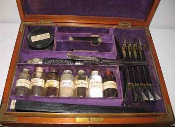 Horror Society: Vampire Kits (22 pics)   www.horrorsociety.com