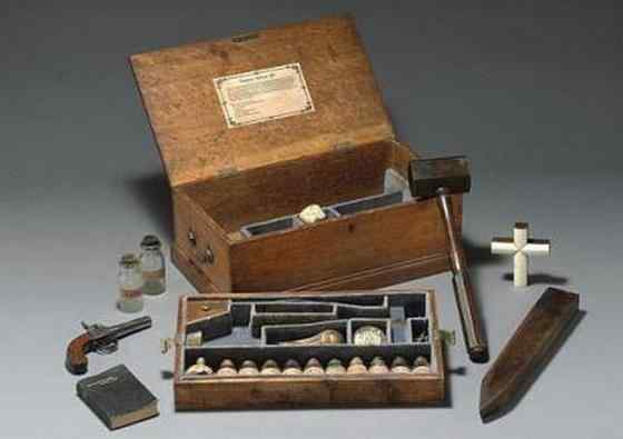 Horror Society: Vampire Kits (22 pics)   www.horrorsociety.com