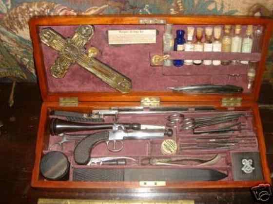 Horror Society: Vampire Kits (22 pics)   www.horrorsociety.com