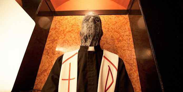 Horror Society: More new pics from Rob Zombies The Lords of Salem   www.horrorsociety.com