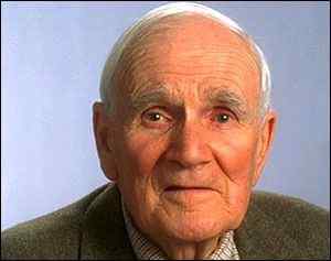 Desmond Llewelyn